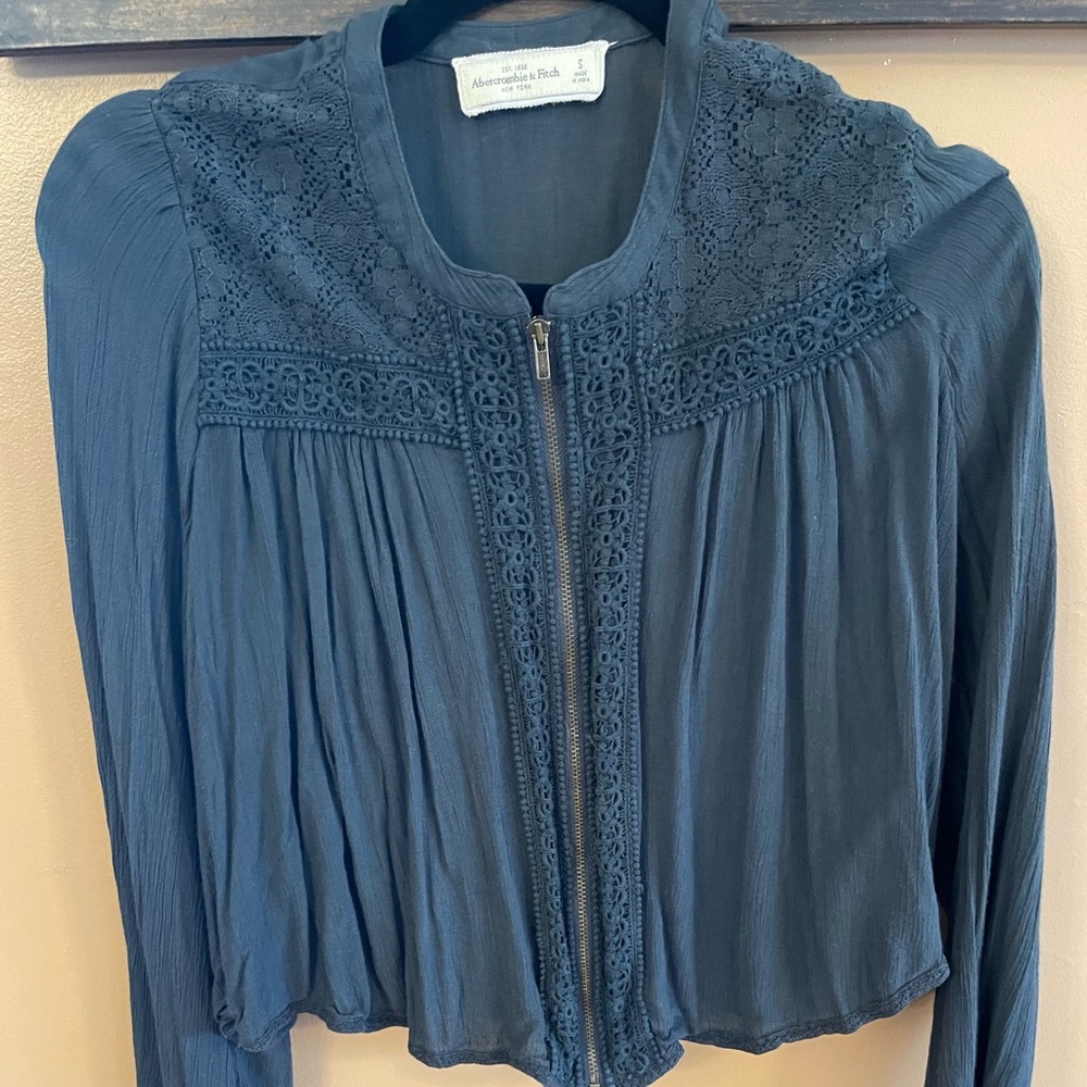 Abercrombie & Fitch zipper up top